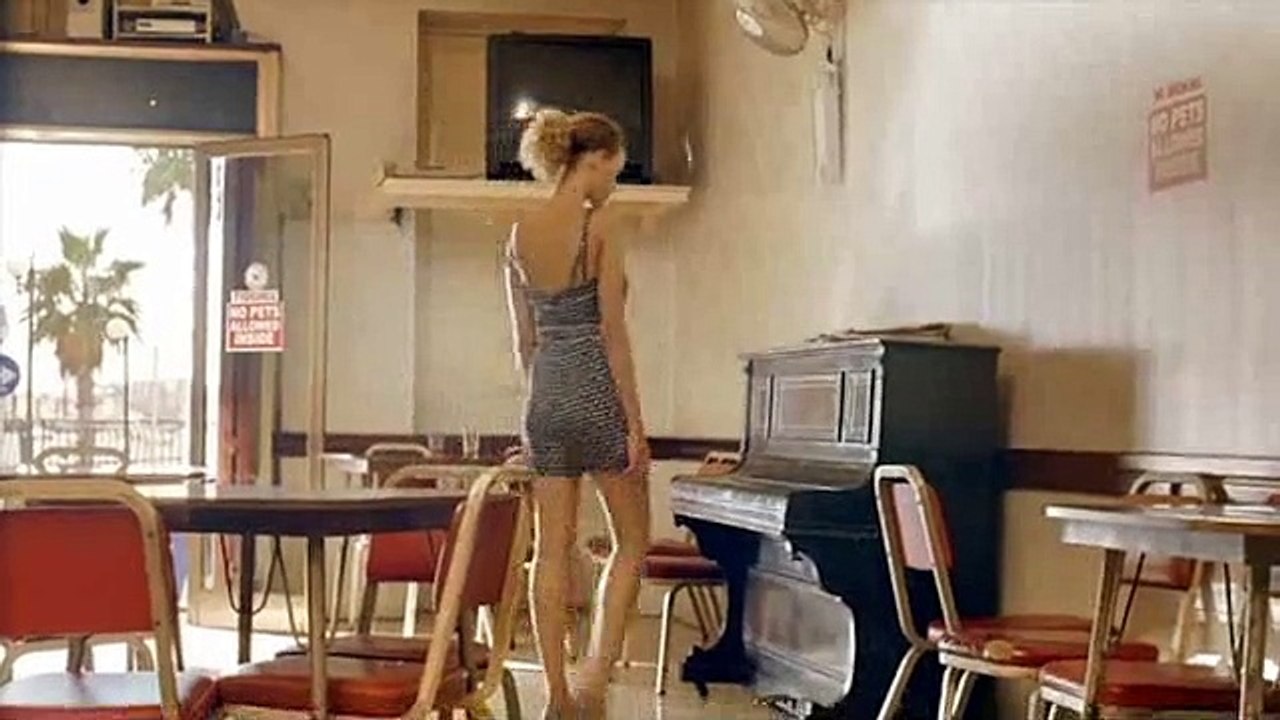 French Connection - vêtements et accessoires Collection printemps-été 2011 - février 2011 - "You are a woman", Woman piano