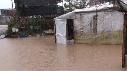 Kumluca'da Bazı Seraları Su Bastı