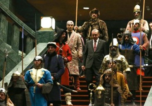 Resmi Karşılama Törenindeki Askerler Sürekli Olacak