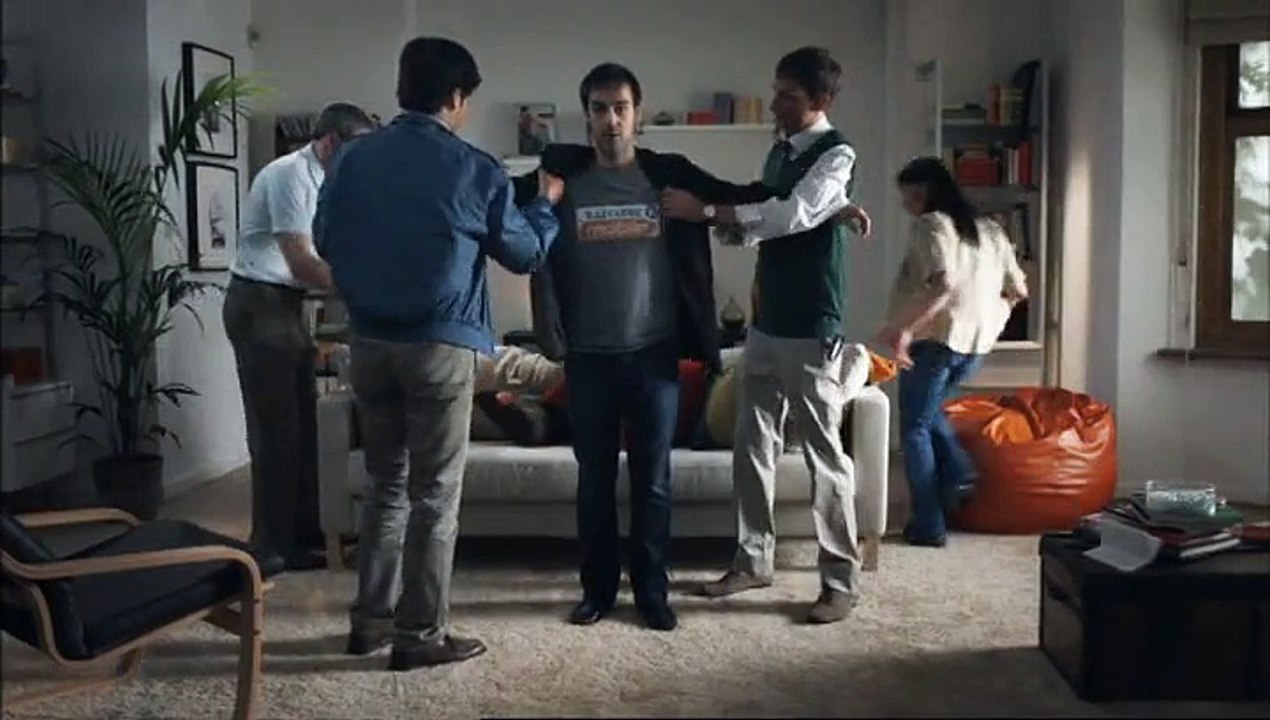 E. Leclerc - opérateur téléphonique E. Leclerc mobile - juin 2009 - "La maison retournée", "Crazy, la téléphonie à prix Leclerc"