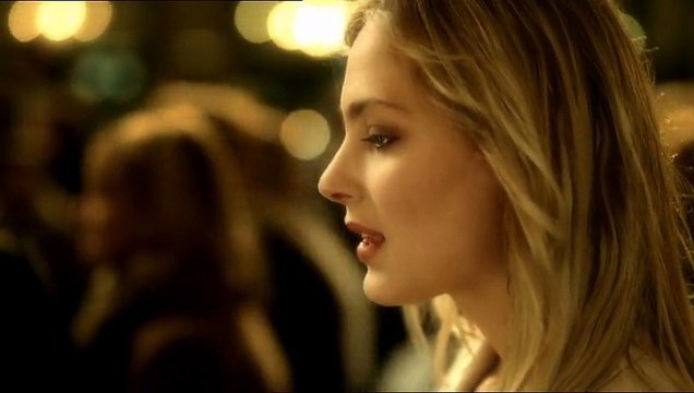 Guerlain - parfum Idylle, Les amoureux sont seuls au monde, avec Nora Arnezeder et Thomas Dutronc - mai 2011