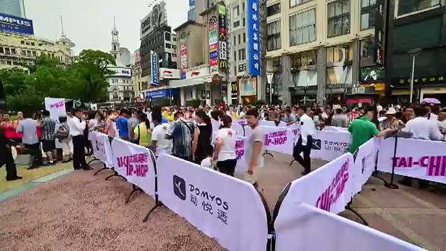 Fred & Farid Group pour Domyos (Oxylane Group) - vêtements et matériel de sport, «Tai-Chip-Hop» - juillet 2013 - street