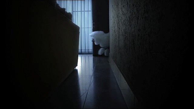 Frolic (Mars Petfood) - croquettes pour chiens - avril 2010 - Elle est avec lui, pour ses croquettes. , lit