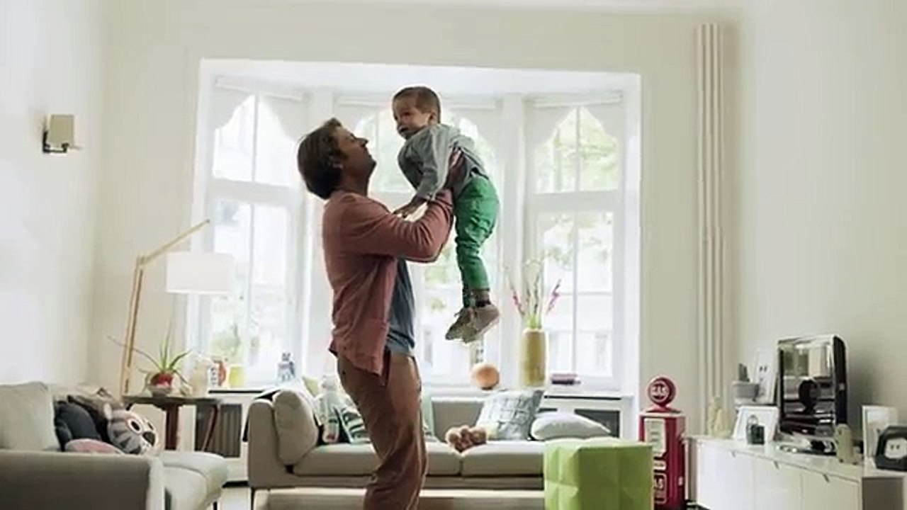 H pour Hop (Air France) - compagnie aérienne low cost, "Faire un saut d'une région à l'autre" - septembre 2013 - l'enfant