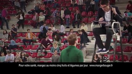 Kinder Bueno (Ferrero) - barre chocolatée, "La saga part en live, avec Jo-Wilfried Tsonga" - mai 2013 - parodie officielle 40s