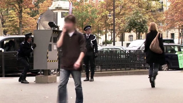 La Redoute - vêtements et accessoires - octobre 2010 - Police nationale du style , Roi Lion, 30s