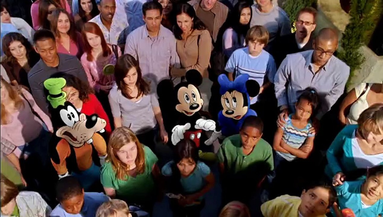 Disneyland - parc d'attraction - mars 2010 - "L'année de la nouvelle génération Disney", 40s, avec tgv