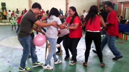 Le jeu de ballons très bizarre qui vire un peu glauque !