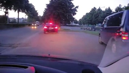 Voilà comment se règlent les bastons entre automobilistes en Belgique !