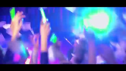 Le duo 2CELLOS reprend le tube "Wake Me Up" d'Avicii au violoncelle !