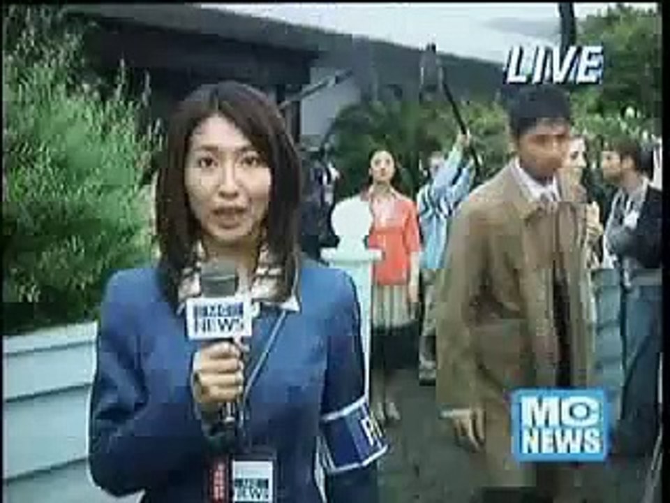 Morinaga & Co - chocolat - 2008 - "Give in to the chocolate goodness.", Carré de chocolat. The non-blinking woman.