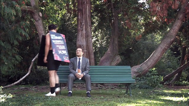 NRJ Mobile - opérateur téléphonique - février 2011 - Les aventures de l'homme sandwich , Barbichette