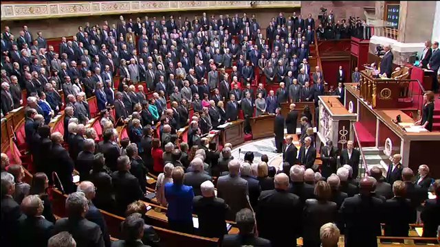 Minute de silence et Marseillaise en hommage aux victimes des attentats des 7, 8 et 9 janvier 2015 #JeSuisCharlie