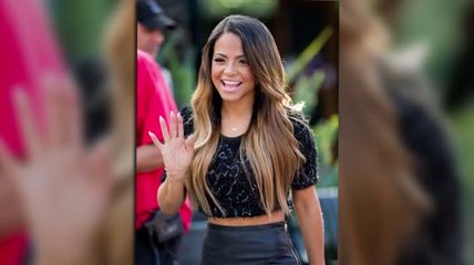 Christina Milian est séduisante pendant une interview sur sa nouvelle émission