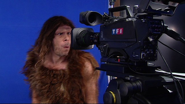 Pages Jaunes - renseignements téléphoniques - juin 2009 - ça vous réussit , teaser du cro-magnon dans les coulisses de la météo