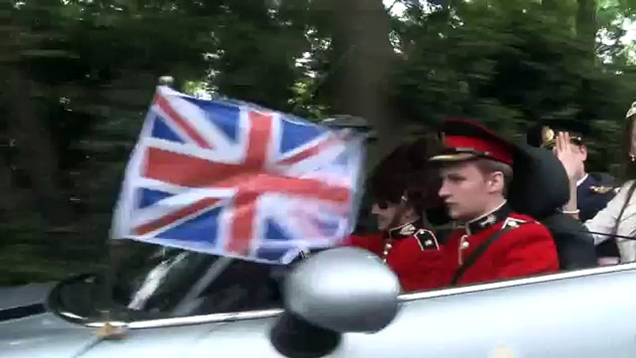 Mini (BMW Suisse) - voiture Mini Cabrio, "Kate et William se marient en Mini Cabrio" - avril 2011