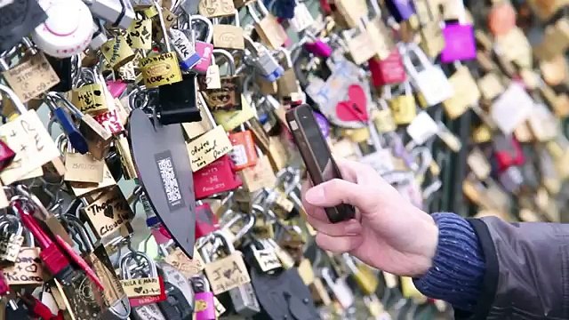 Ni Putes Ni Soumises - lutte contre les violences faites aux femmes, Unlock a woman, unlockawoman.com - mars 2013