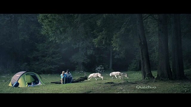 Quechua (Oxylane) - vêtements et accessoires, On a tous besoin de chaleur (We all need warmth) - octobre 2011 - polaires Forclaz