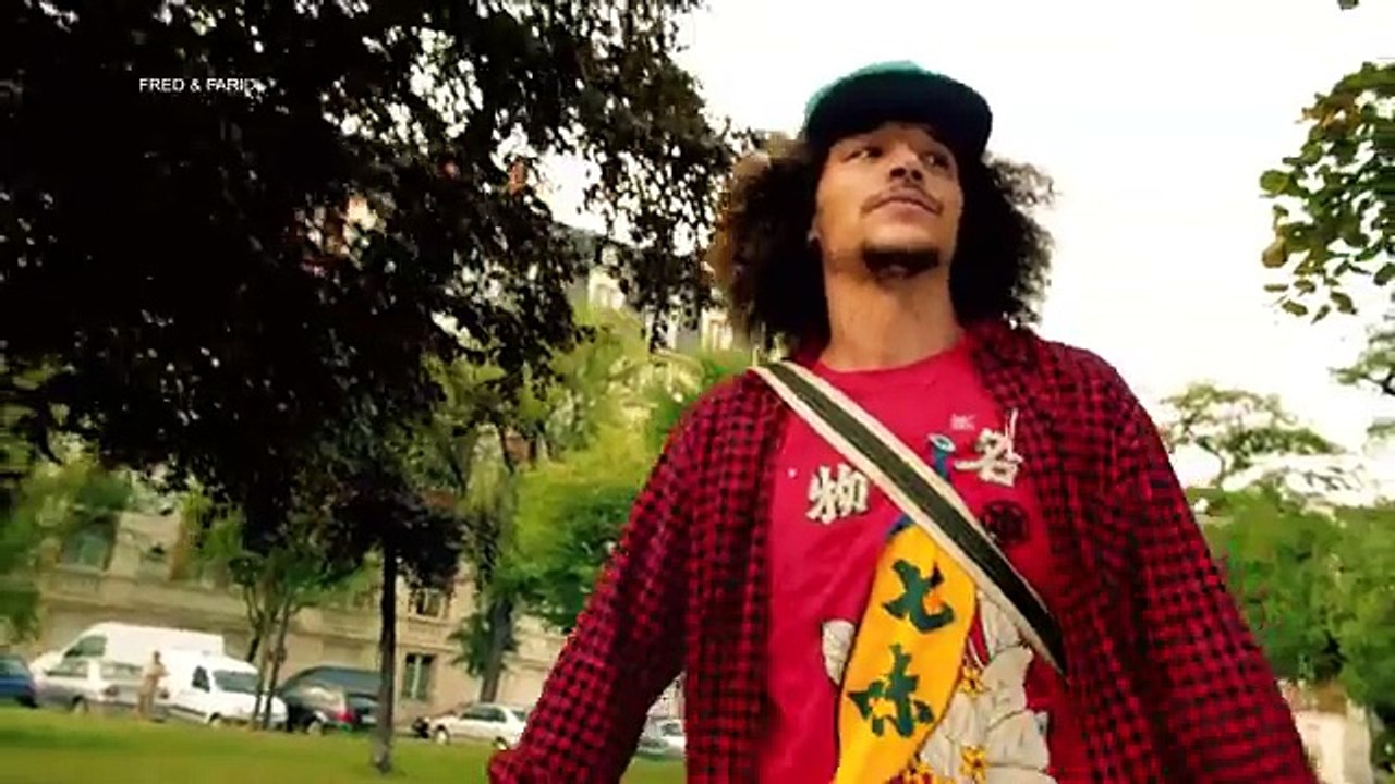 Orangina (Orangina Schweppes) - soda, "L'ours serial plaqueur" - octobre 2011 - L'ours vs le hipster