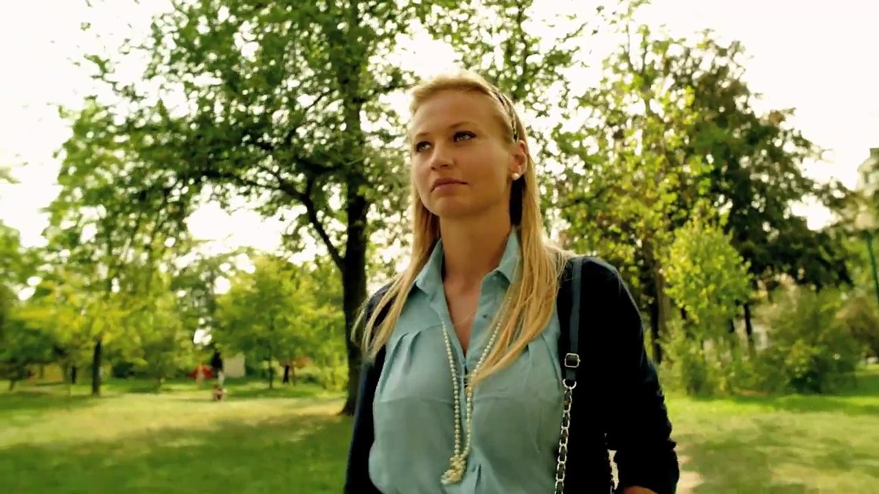 Orangina (Orangina Schweppes) - soda, "L'ours serial plaqueur" - octobre 2011 - L'ours vs la bourgeoise