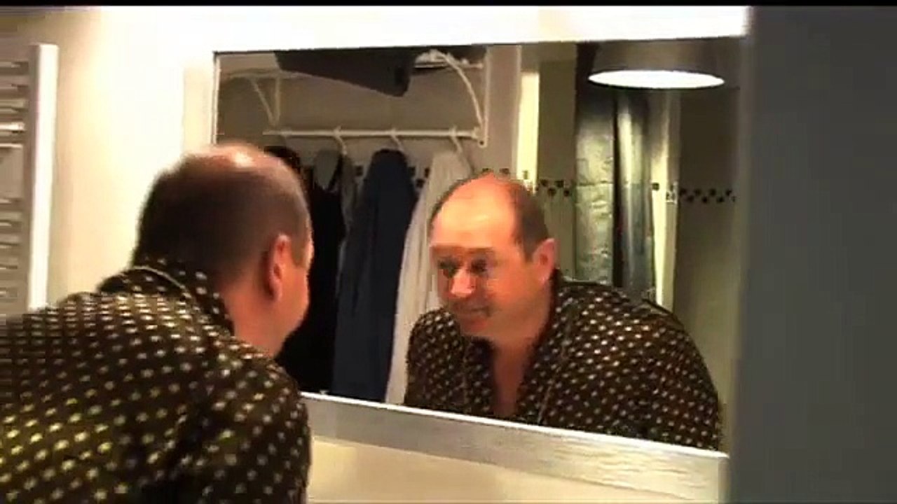 NRJ - radio - août 2010 - "Nikos et Cauet sur NRJ à la rentrée", teaser 2, la douche