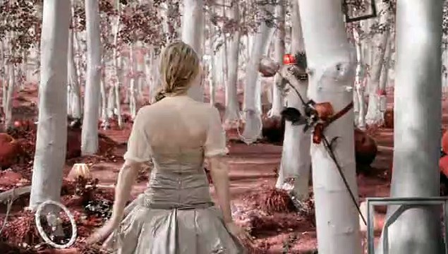 Nina Ricci - parfum Nina L'Elixir - septembre 2010 - Un conte musical, avec Florrie , clip de 3 minutes