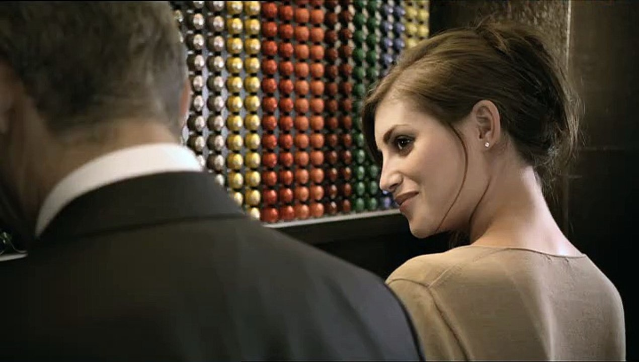 Nespresso (Nestlé) - café, machine à café - 2009 - "George Clooney et John Malkovitch", "Le Sofa"