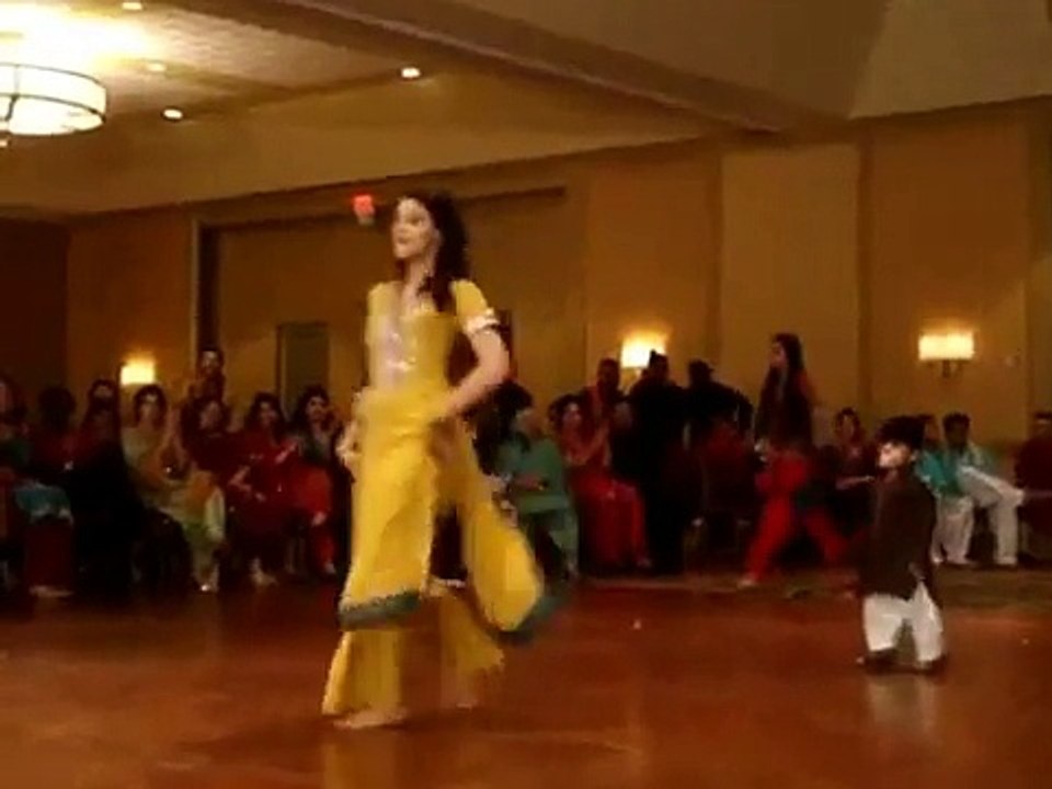 Asna's Mehndi Dance YouTube