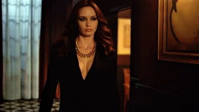 Opium (Yves Saint-Laurent) - parfum, Emily Blunt - décembre 2011