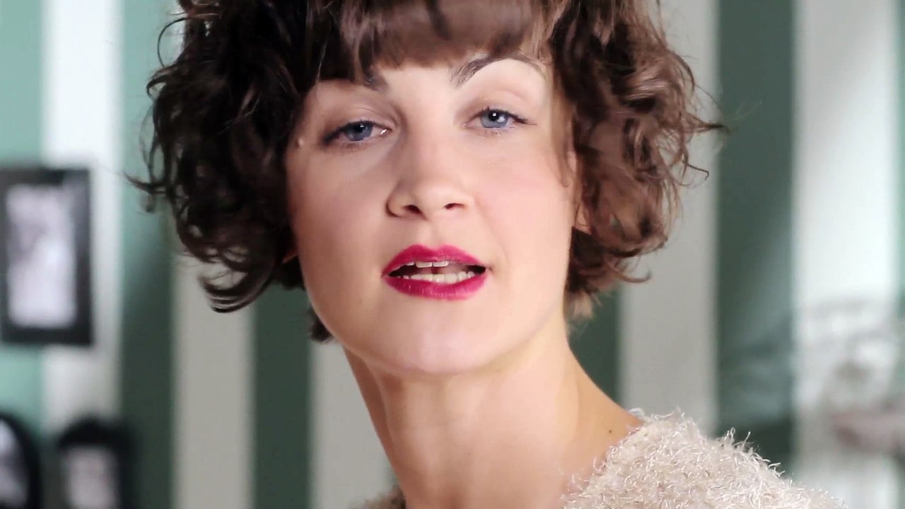 Logis (Fédération Internationale des Logis) - hôtels restaurants, "La Plaisirologis" - mars 2012 - Episode 1, Julie