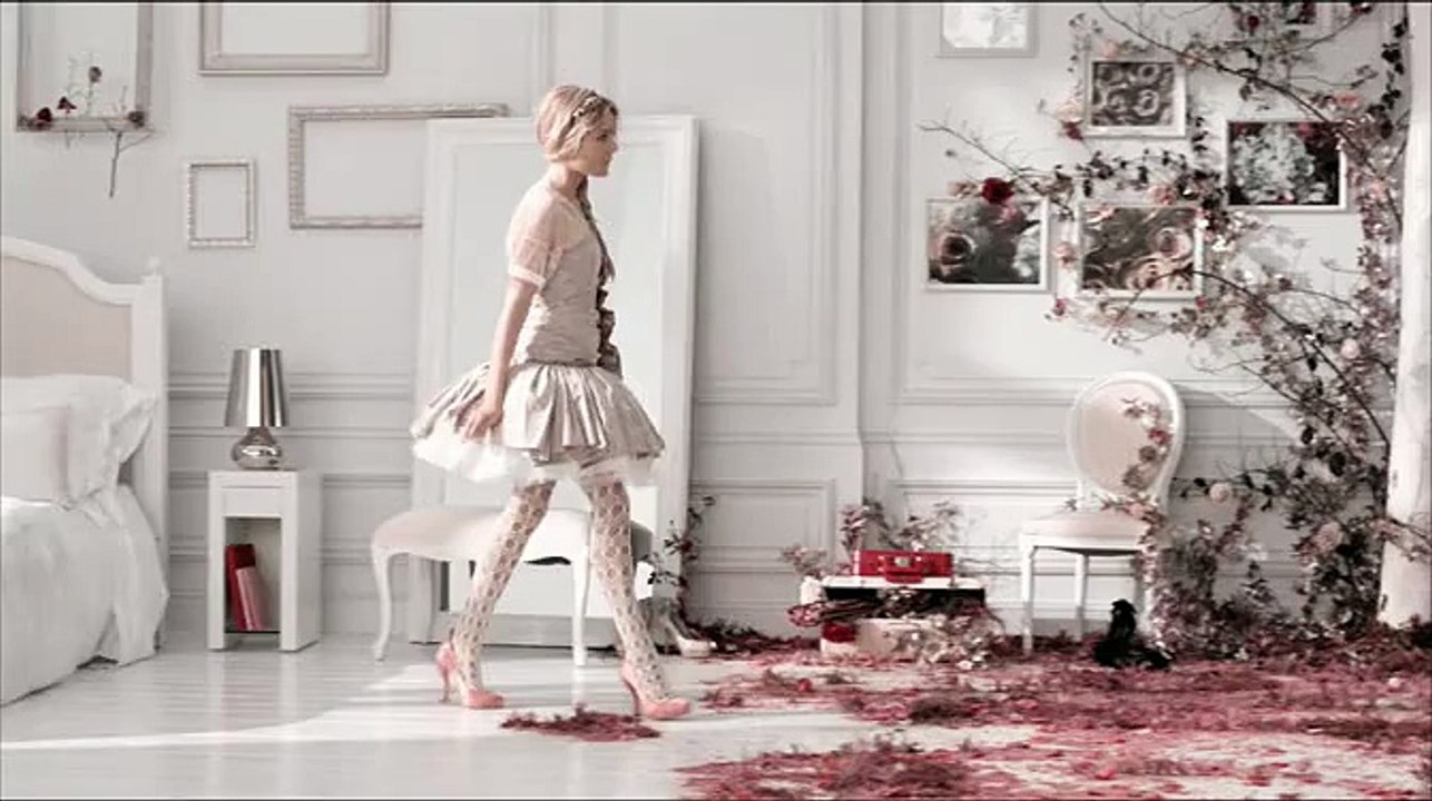 Nina Ricci - parfum Nina L'Elixir - septembre 2010 - "Un conte musical, avec Florrie", 30s