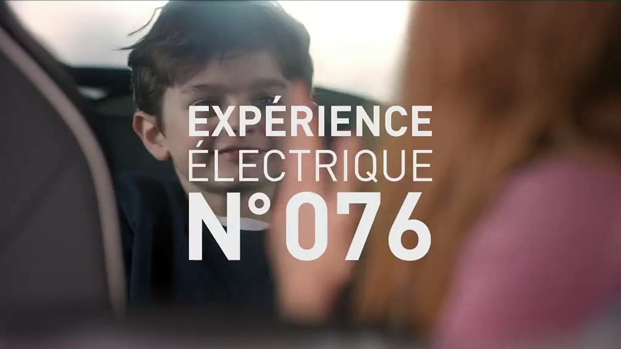 Publicis Conseil pour Renault - voiture électrique Renault Zoe, "1000 expériences" - mars 2014 - vaisseau spatial
