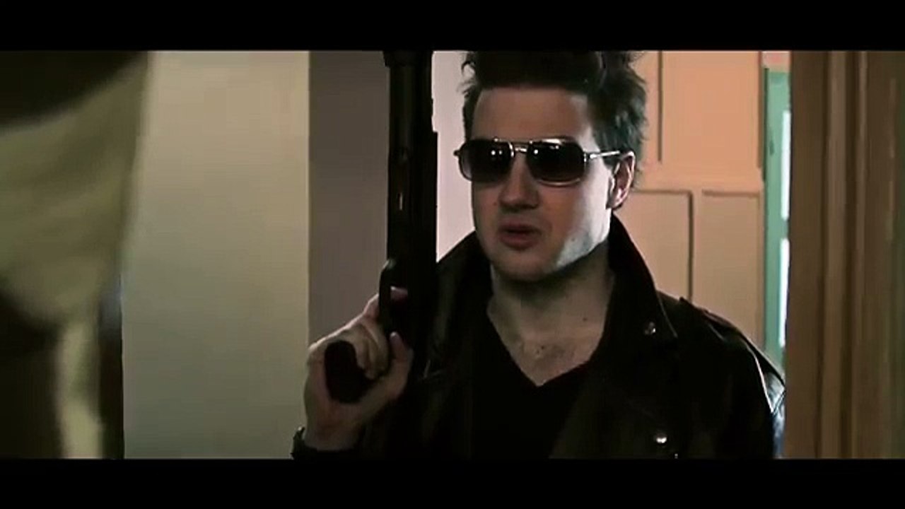 Orangina (Orangina Schweppes) - soda, "Restez vivants, buvez Orangina, avec Studio Bagel" - avril 2013 - la fille d'à côté, terminator