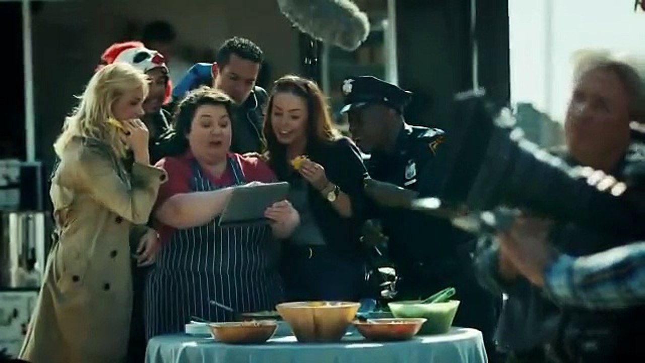 Ogilvy & Mather Londres pour Expedia - agence de voyages Expedia.fr, «Devenez aussi intéressant que vos voyages» - juin 2014 - cascadeur