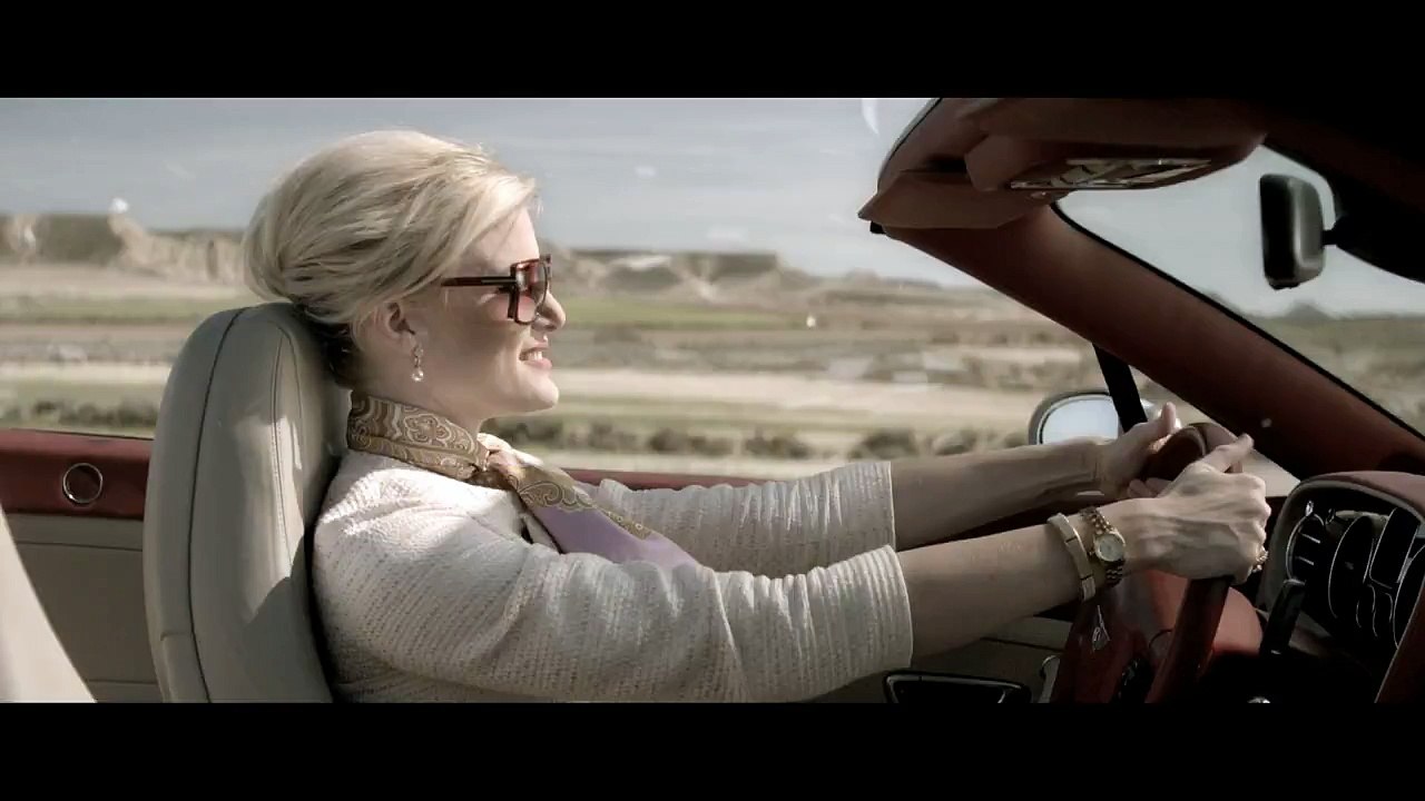 New Yorker - vêtements et accessoires, "The Dress (La robe), Dress for the moment (Habillé pour l'occasion)" - mai 2011