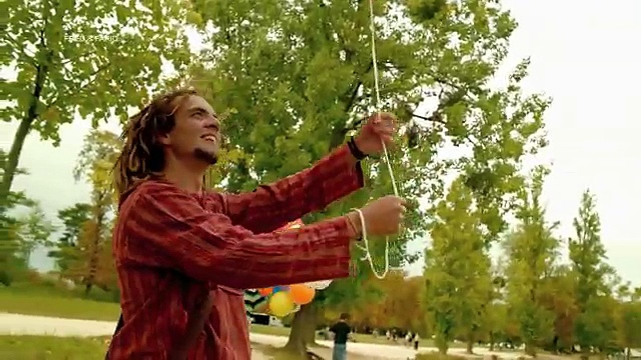 Orangina (Orangina Schweppes) - soda, "L'ours serial plaqueur" - octobre 2011 - L'ours vs le hippie