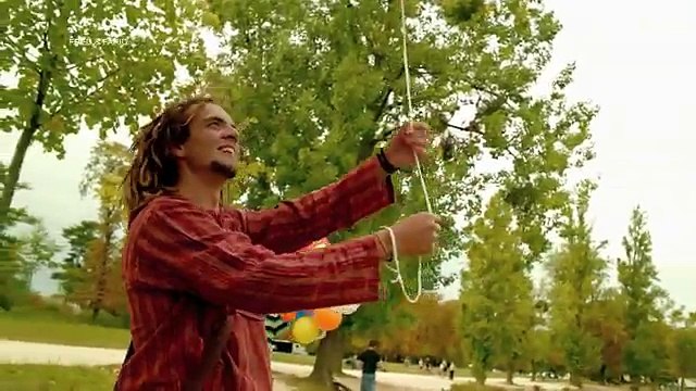 Orangina (Orangina Schweppes) - soda, L'ours serial plaqueur - octobre 2011 - L'ours vs le hippie