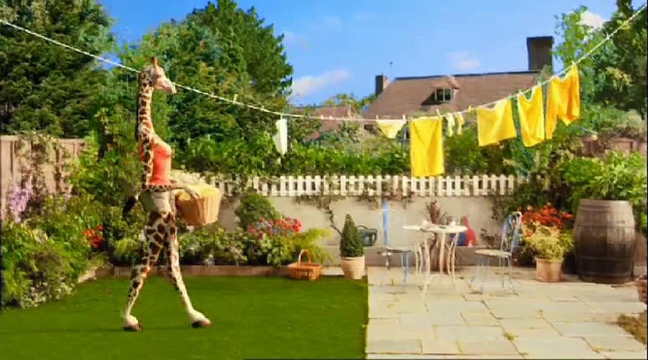 Orangina Schweppes - soda Orangina - mai 2010 - "Parodies", "Girafe et lessive"