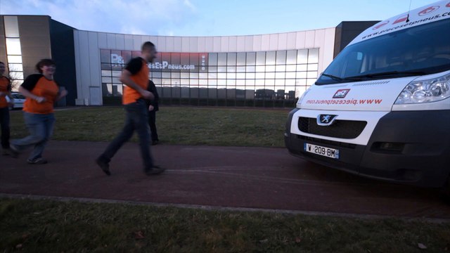 Pièces et Pneus - vente de pièces auto neuves par Internet piecesetpneus.com - février 2011 - PiècesetPneus.com, avec Guy Roux