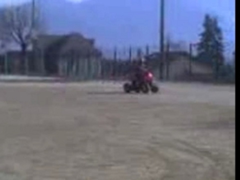 jordan en travers avec son quad