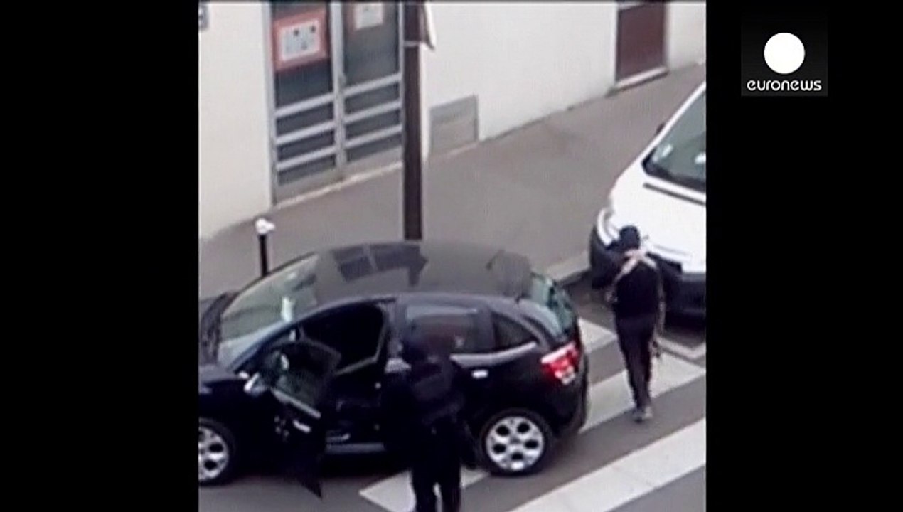 Neue Bilder zeigen 'Charlie-Hebdo'-Attentäter auf der Flucht