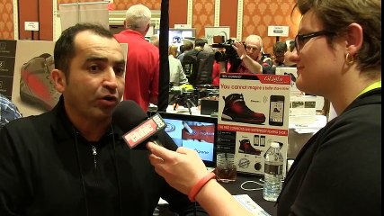 Une paire de baskets et des semelles chauffantes USB en vidéo