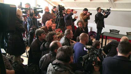 Muçulmanos protestam contra capa do ‘Charlie Hebdo’