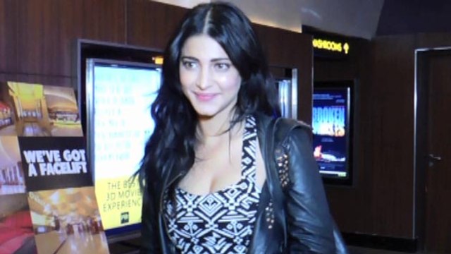 Shruti Haasan Watches Tevar | Arjun Kapoor | Sonakshi Sinha