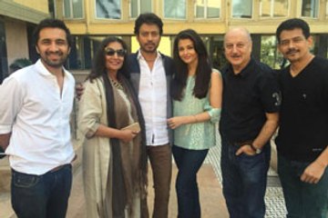 The dynamic cast of Jazbaa meets for a script reading session