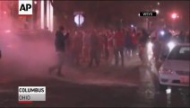 Des fans de football américain deviennent fou et la police les disperse à coup de grenade lacrymogène! OHIO STATE