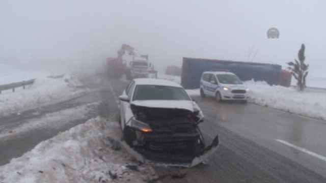 Afyonkarahisar'da Zincirleme Trafik Kazası: 3 Yaralı