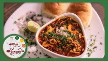 Misal Pav - Popular Maharashtrian Street Food Spicy Recipe in Marathi by Archana - Curry with Bread