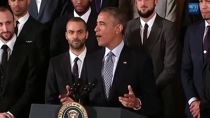 Obama fait de l'humour avec les Spurs