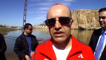 Eski Bakan Mehmet Şimşek Hasankeyf te röportaj